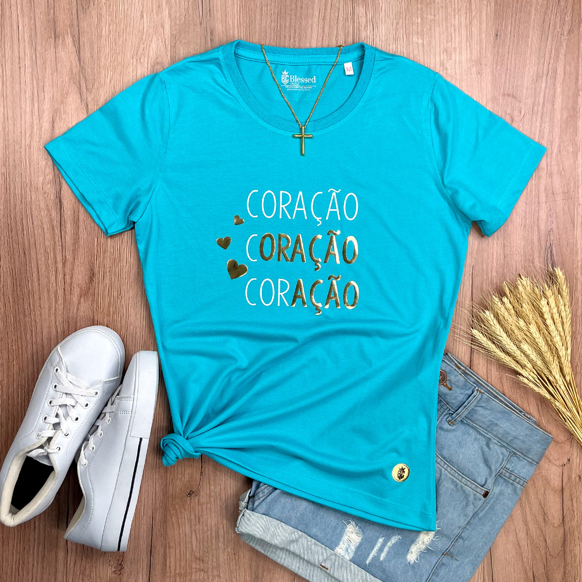 Camiseta Feminina Turquesa Coração Oração Ação Dourado