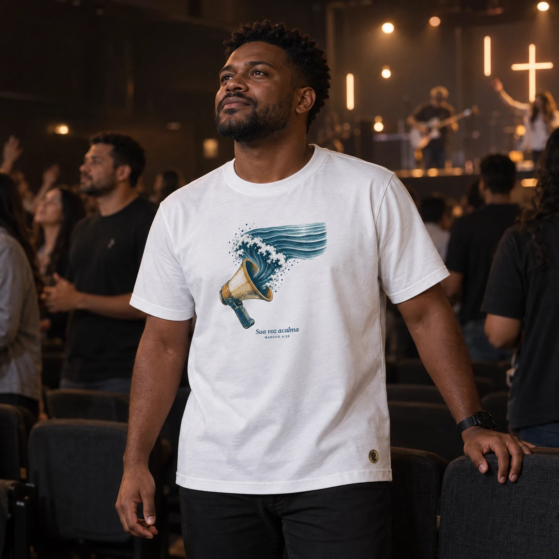 Camiseta Masculina Branca Sua voz acalma