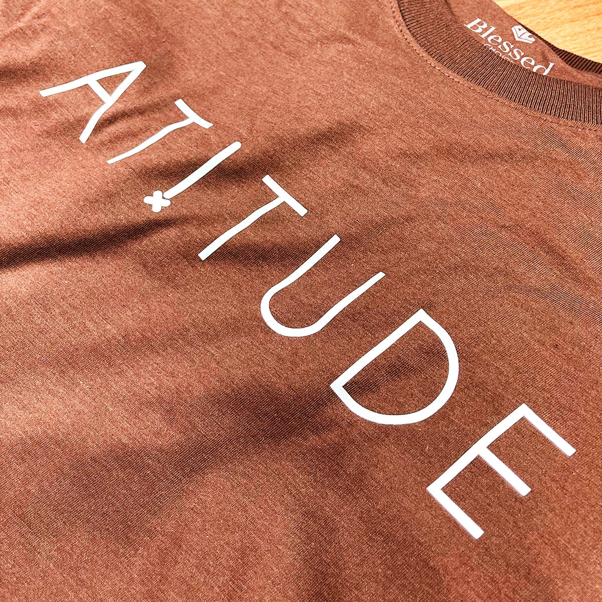 Camiseta Masculina Marrom Atitude