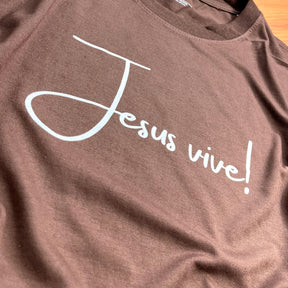 Camiseta Masculina Marrom Jesus Vive!