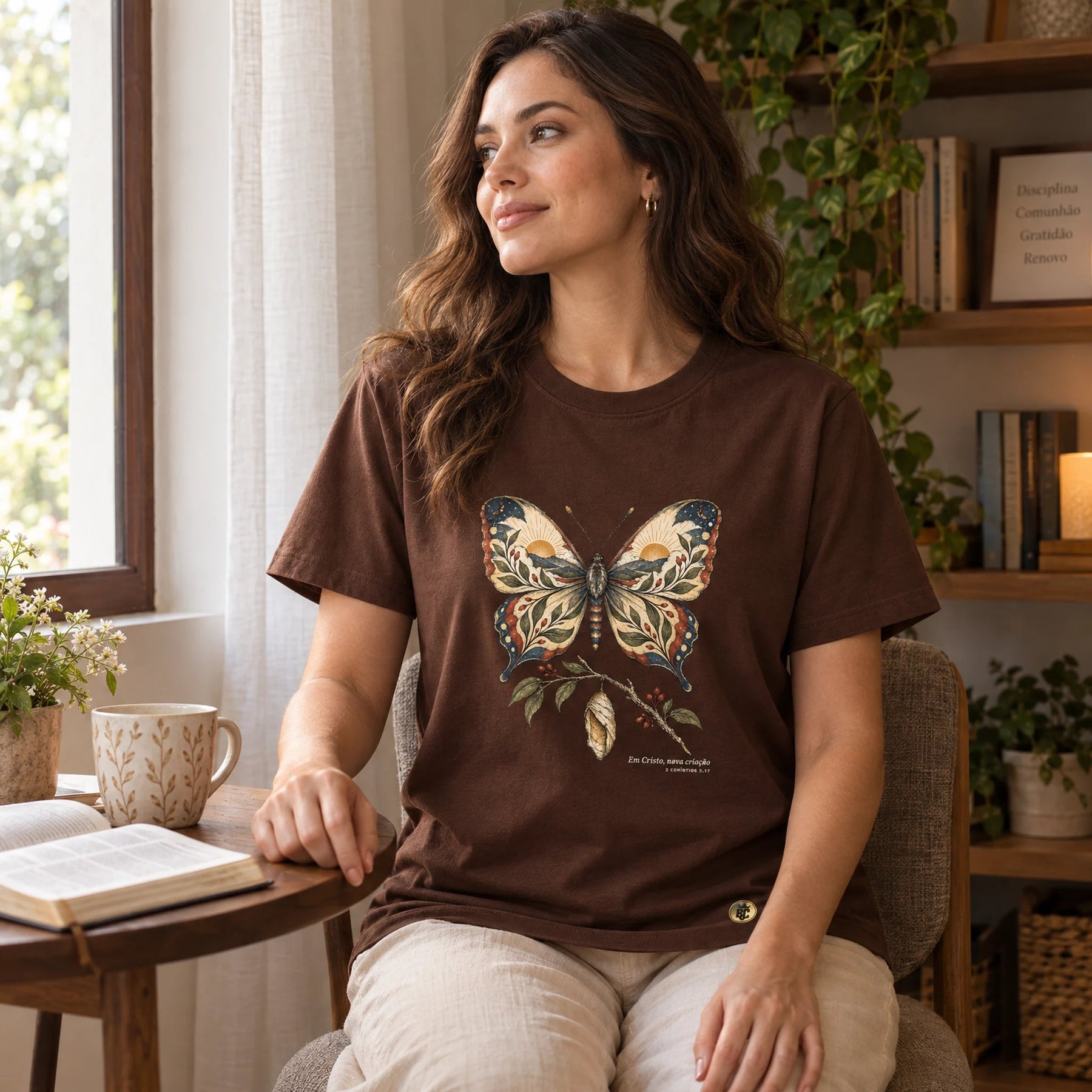 Camiseta Feminina Marrom Em Cristo, nova criação