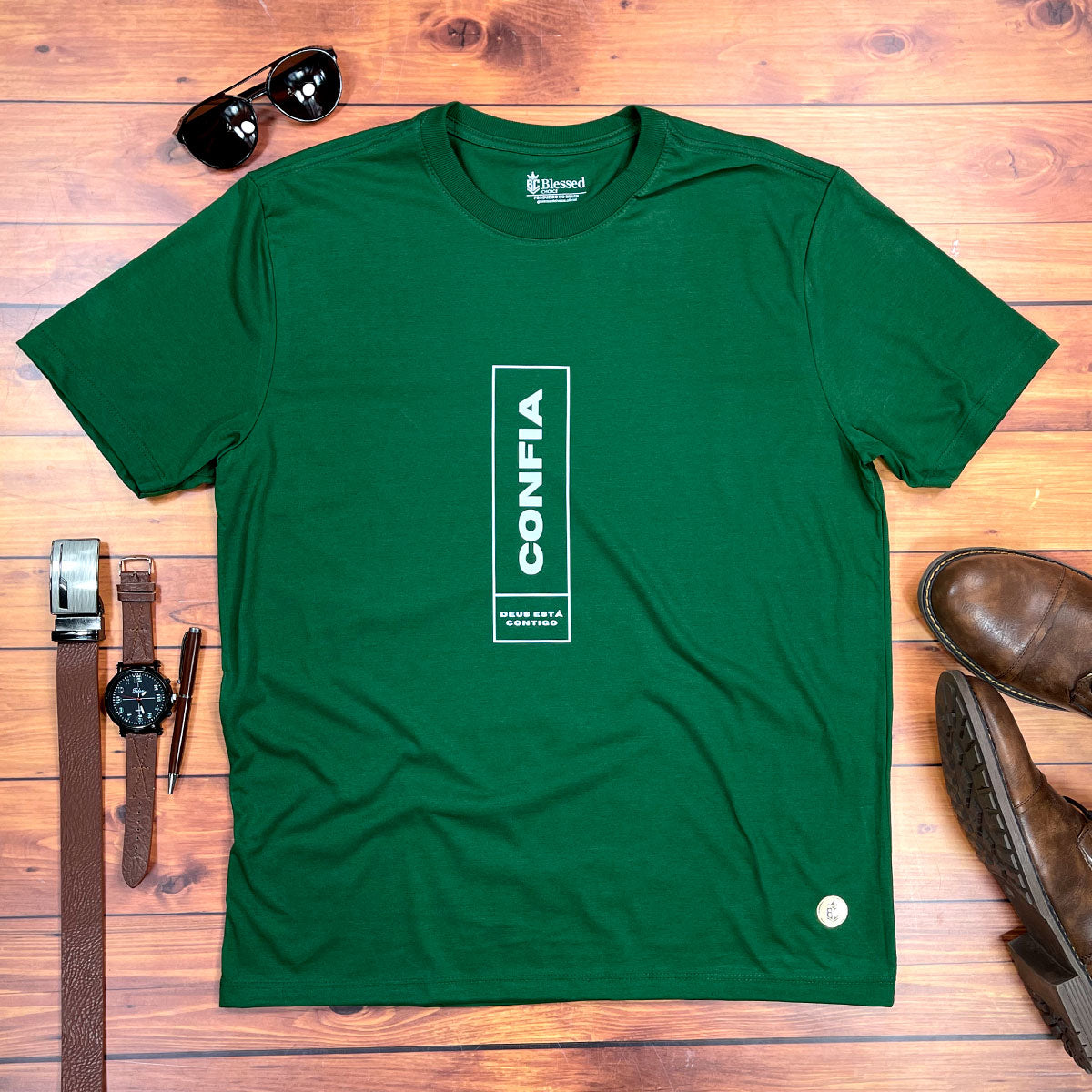 Camiseta Masculina Verde Confia Deus Está Contigo