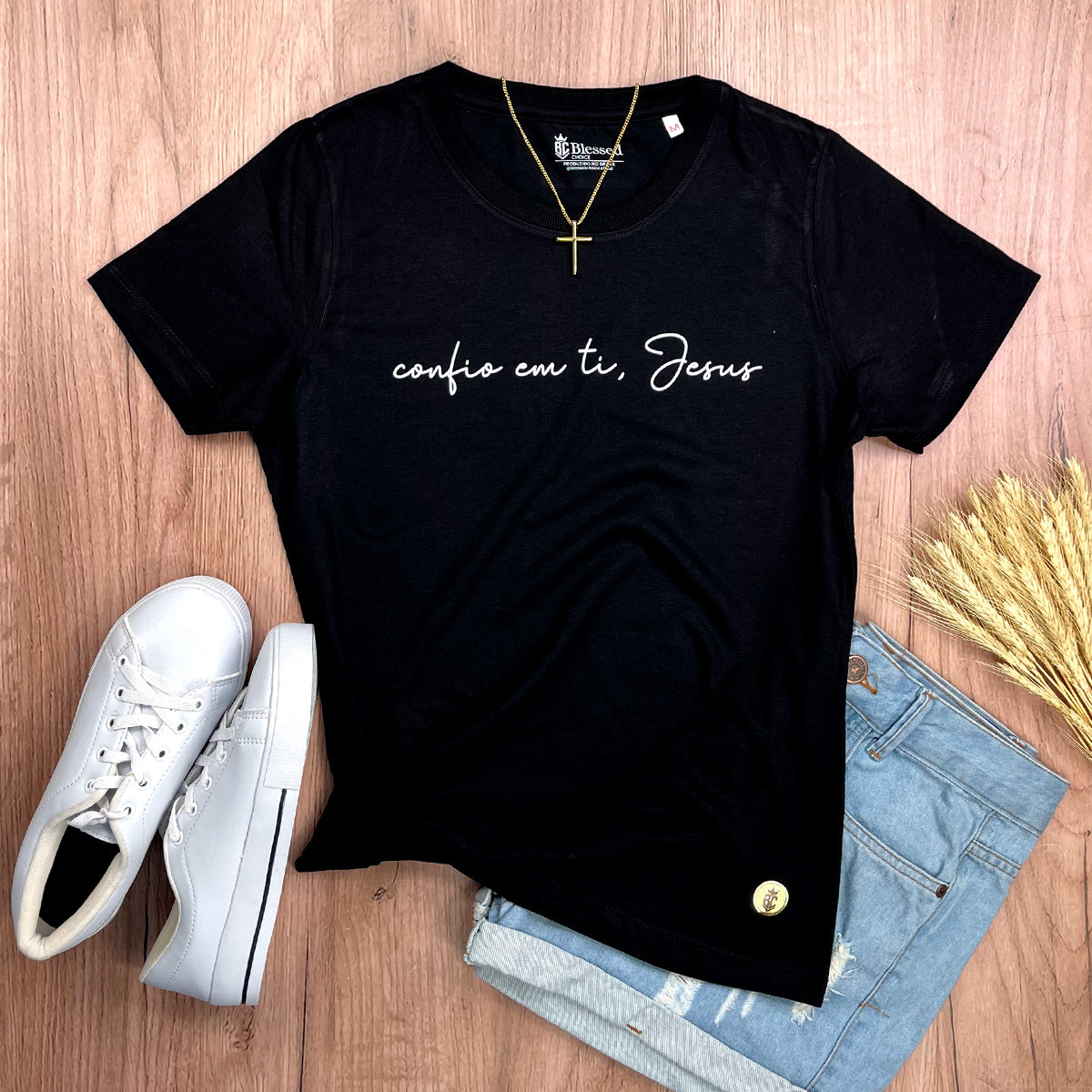 Camiseta Feminina Preta Confio Em Ti Jesus