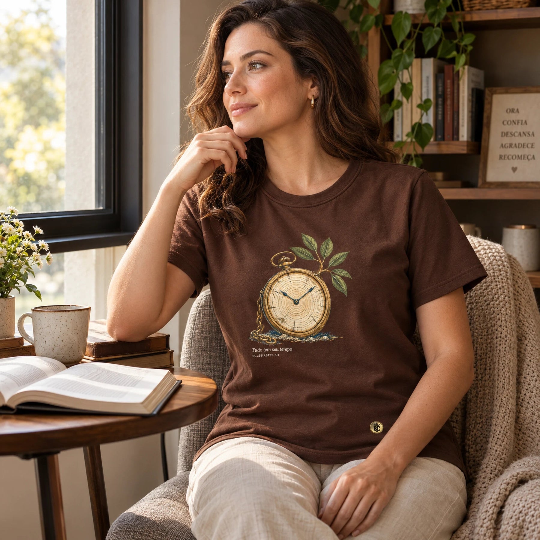 Camiseta Feminina Marrom Tudo tem seu tempo