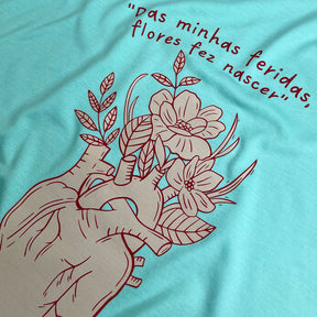 Camiseta Feminina  Verde Menta Das Minhas Feridas Flores Fez Nascer