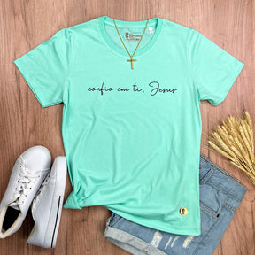 Camiseta Feminina Verde Menta Confio Em Ti Jesus