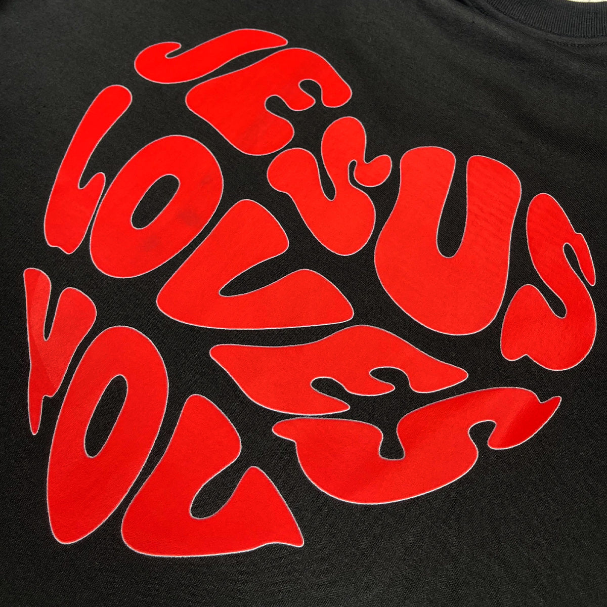 Oversized Preta Full Coração Jesus Loves You