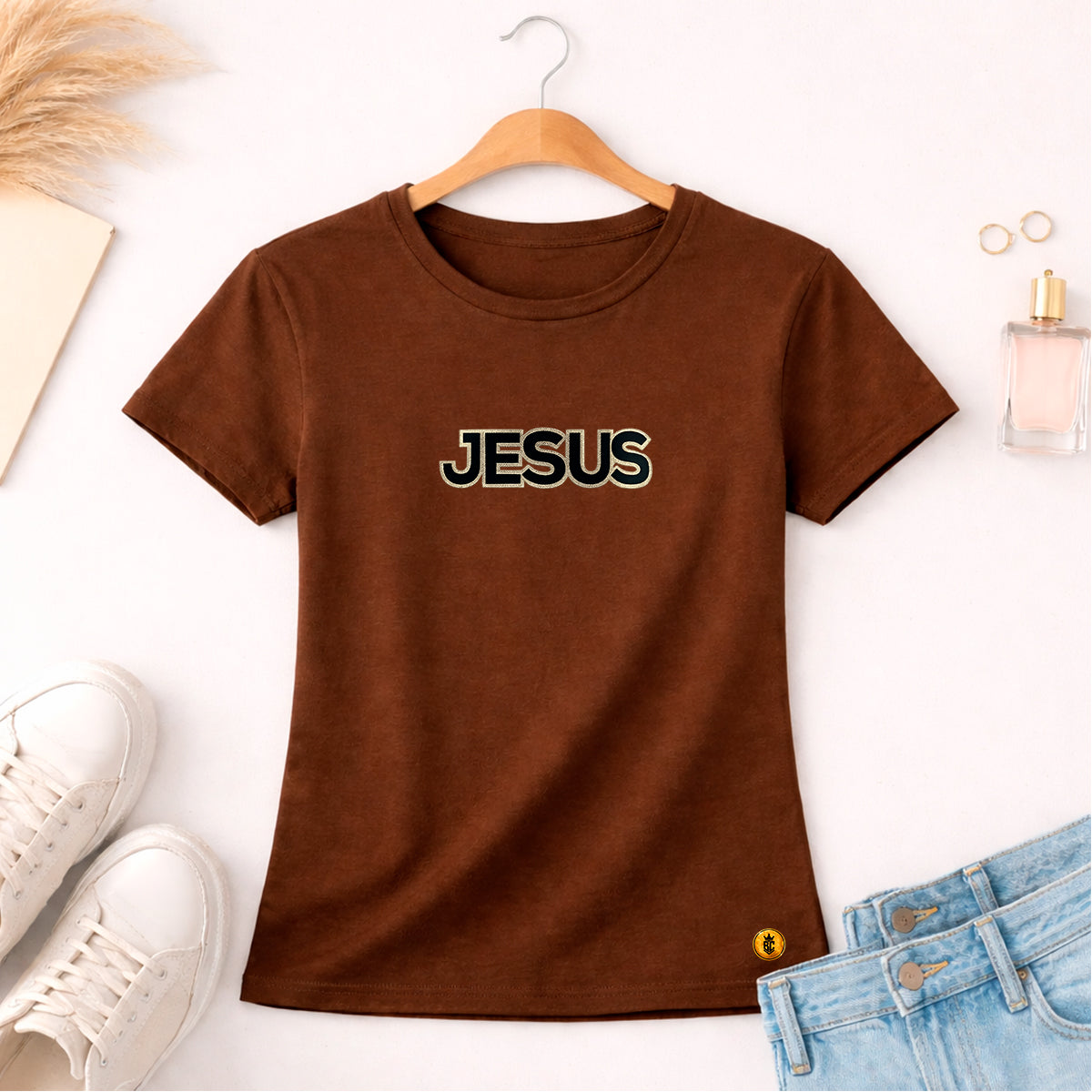 Camiseta Feminina Marrom Jesus Aplique Camaleão