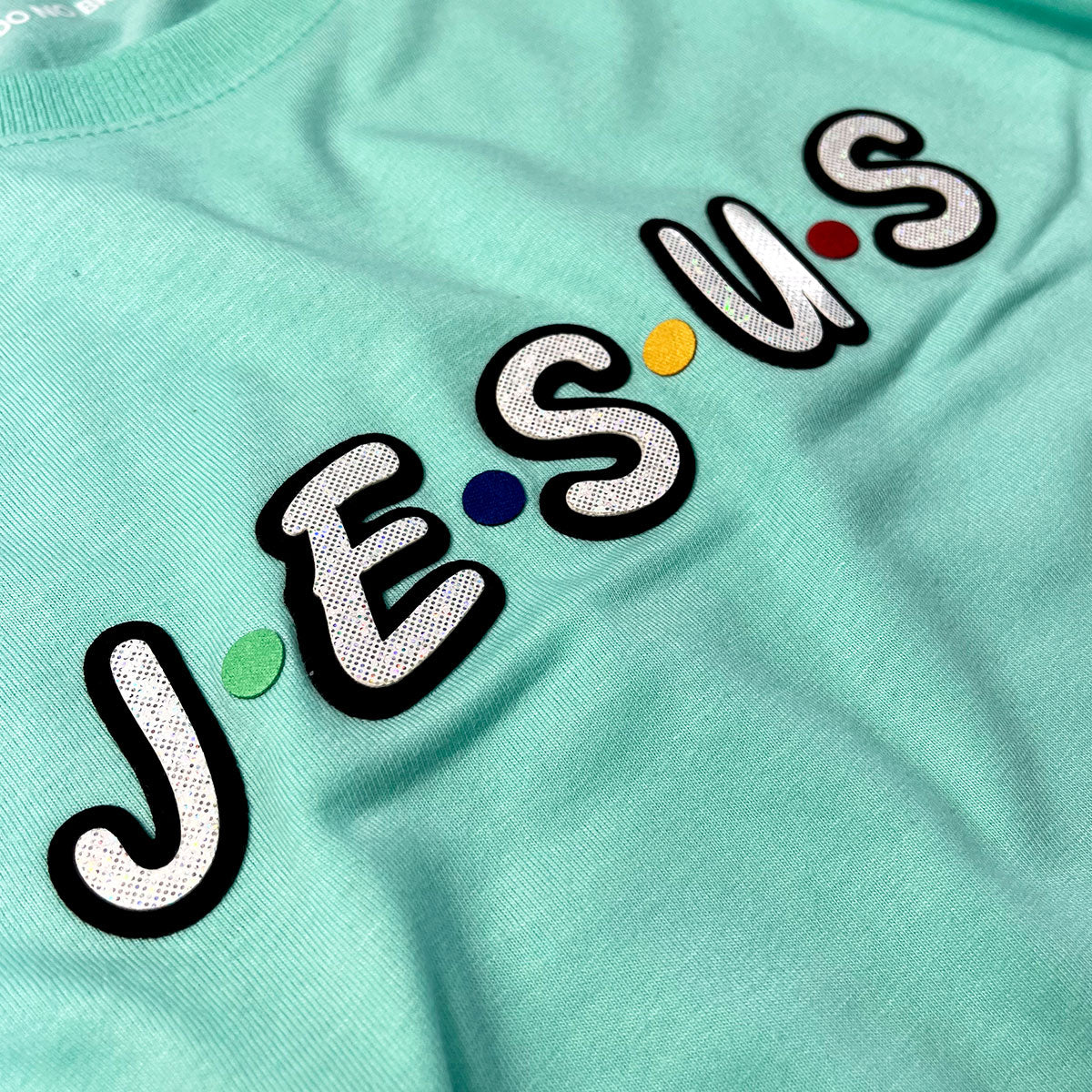 Camiseta Feminina Verde Menta Aplique J.E.S.U.S