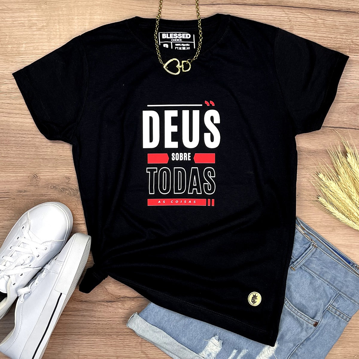 Camiseta Feminina Preta Deus Sobre Todas As Coisas