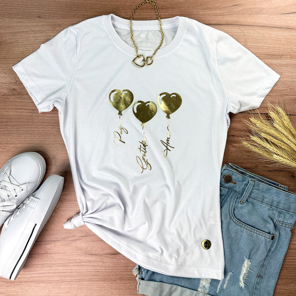 Camiseta Feminina Branca Coração Paz Amor Dourado