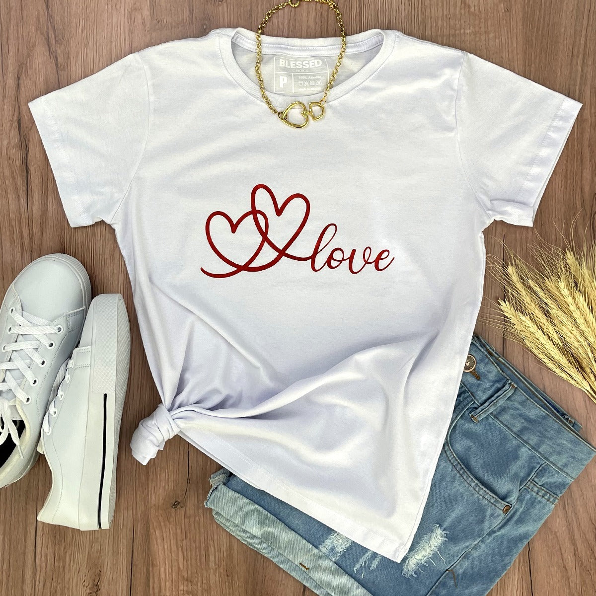 Camiseta Feminina Branca Love Corações