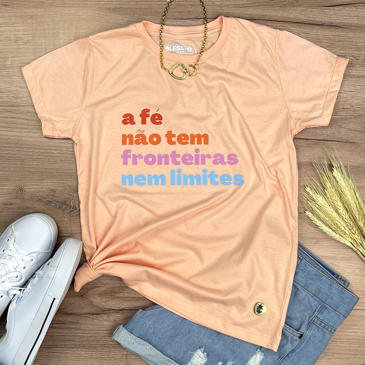 Camiseta Feminina Salmão A fé não tem fronteiras nem limites