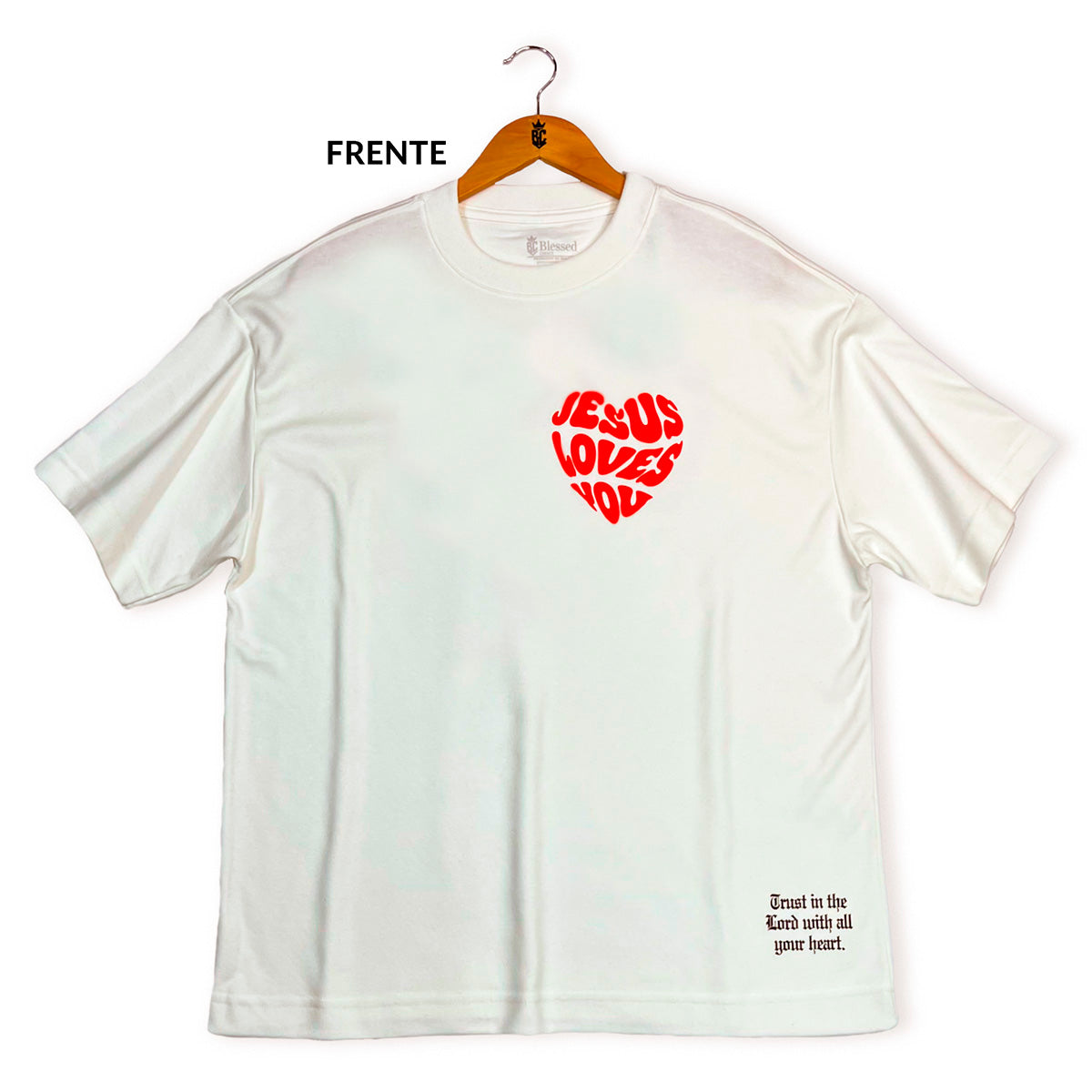 Oversized Off White Full Coração Jesus Loves You