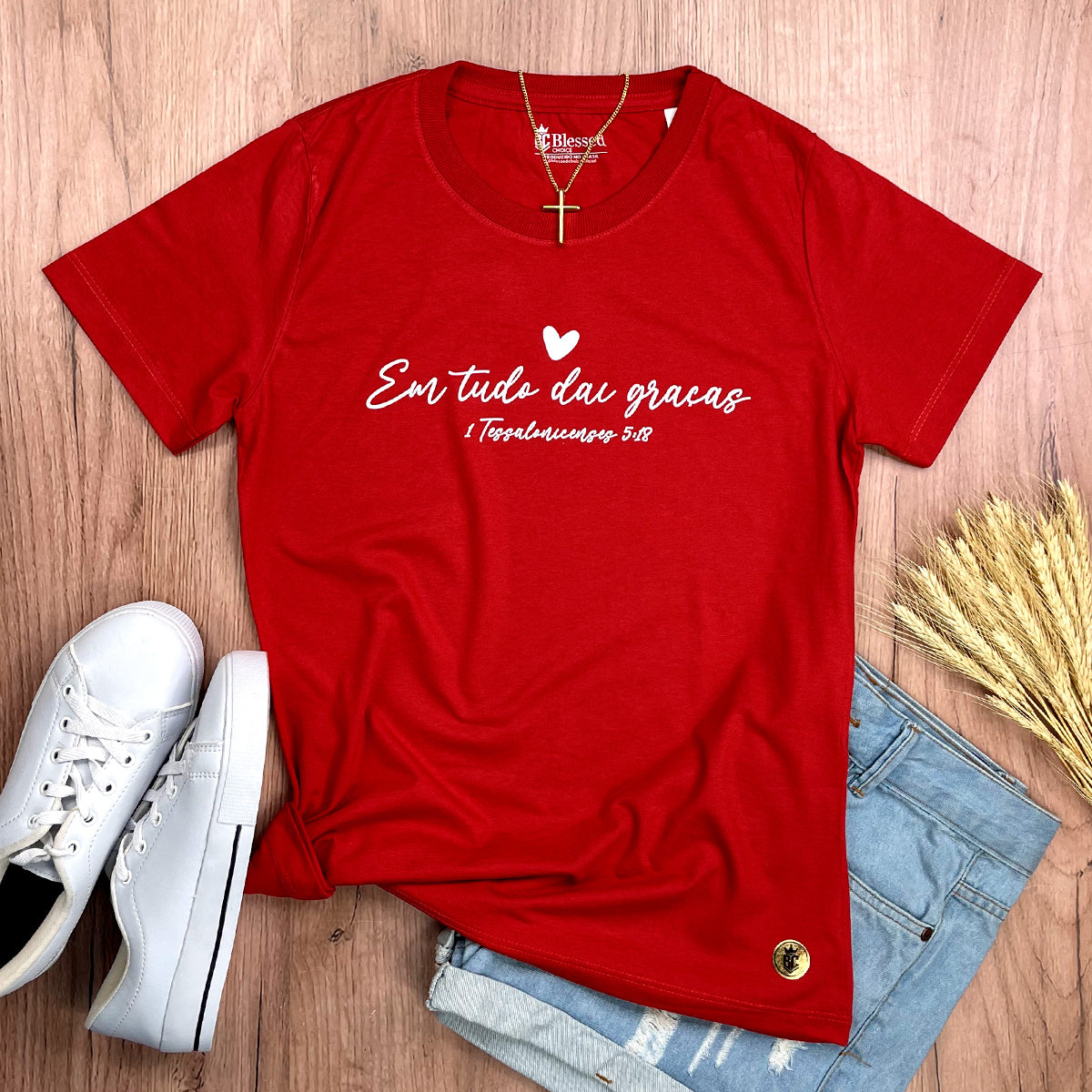 Camiseta Feminina Vermelha Em Tudo Dai Graças