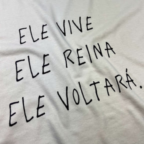 Camiseta Feminina Off White Ele Vive Ele Reina Ele Voltará