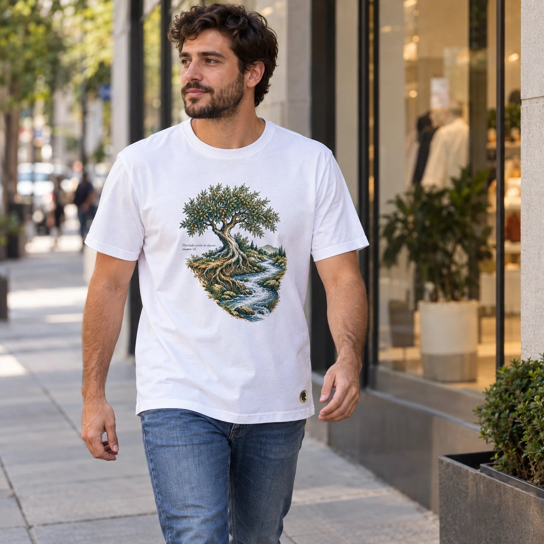 Camiseta Masculina Branca Plantado junto às águas