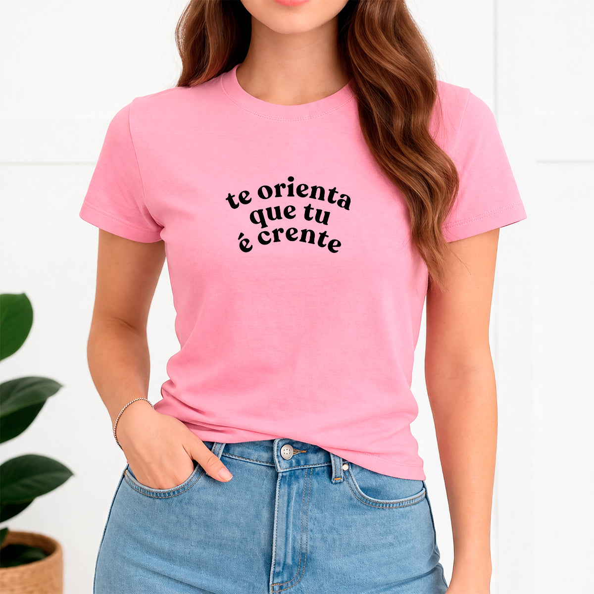 Camiseta Feminina Rosa Te Orienta Que tu é Crente