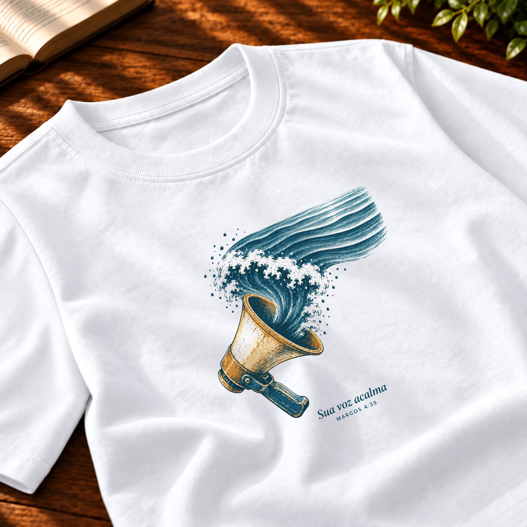 Camiseta Masculina Branca Sua voz acalma
