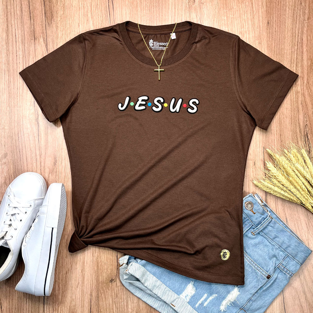 Camiseta Feminina Marrom Aplique J.E.S.U.S