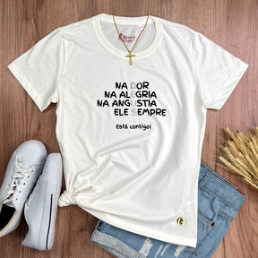 Camiseta Feminina Off White Na Dor Na Alegria Na Angustia Ele Sempre Está Contigo