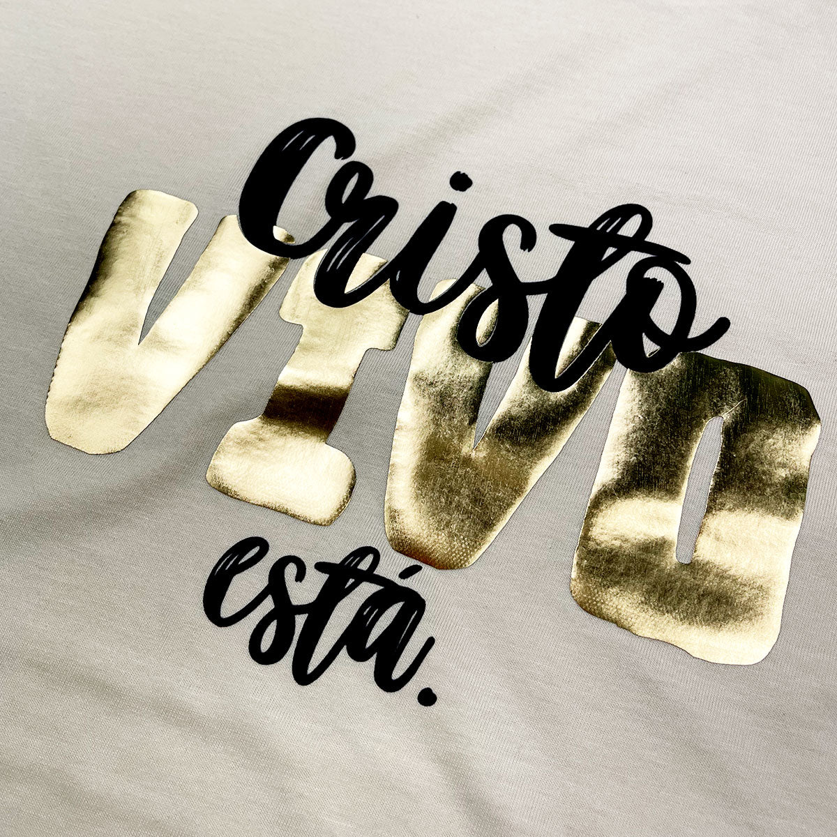 Camiseta Feminina Off White Cristo Vivo Está