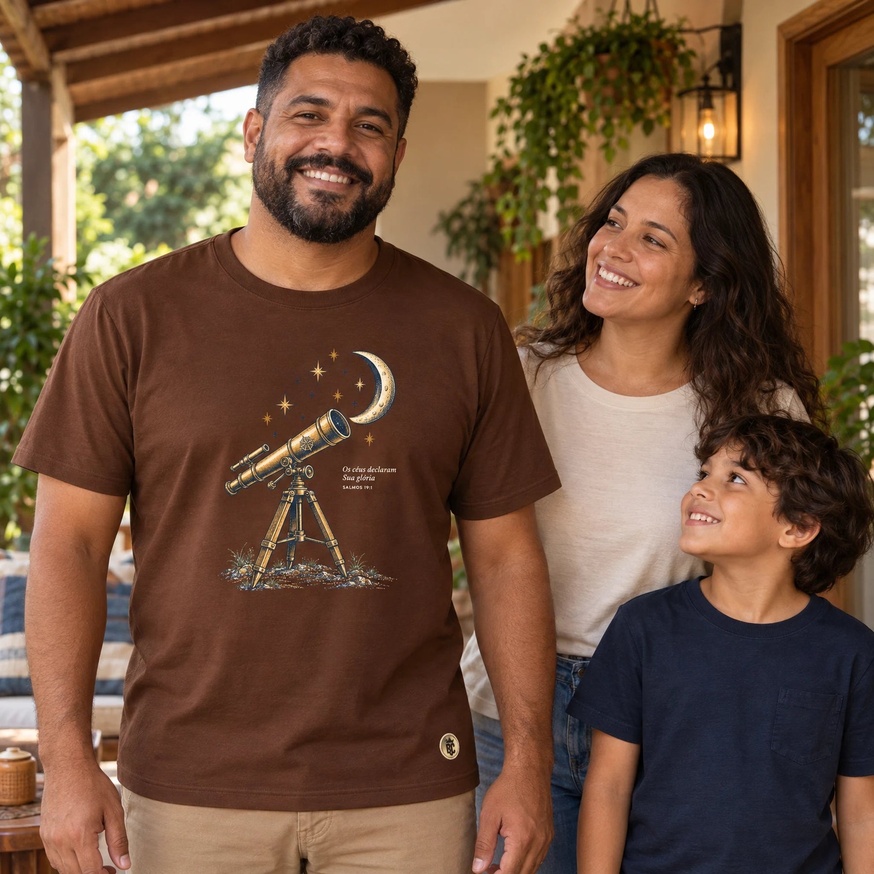 Camiseta Masculina Marrom Os céus declaram Sua glória