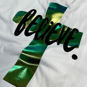 Camiseta Feminina Branca Believe Camaleão