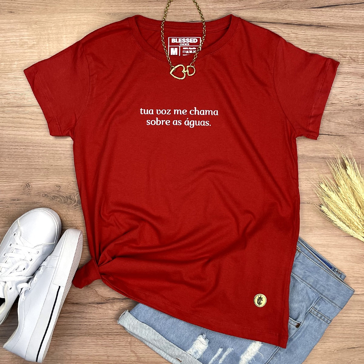 Camiseta Feminina Vermelha Tua Voz Me Chama Sobre As Águas
