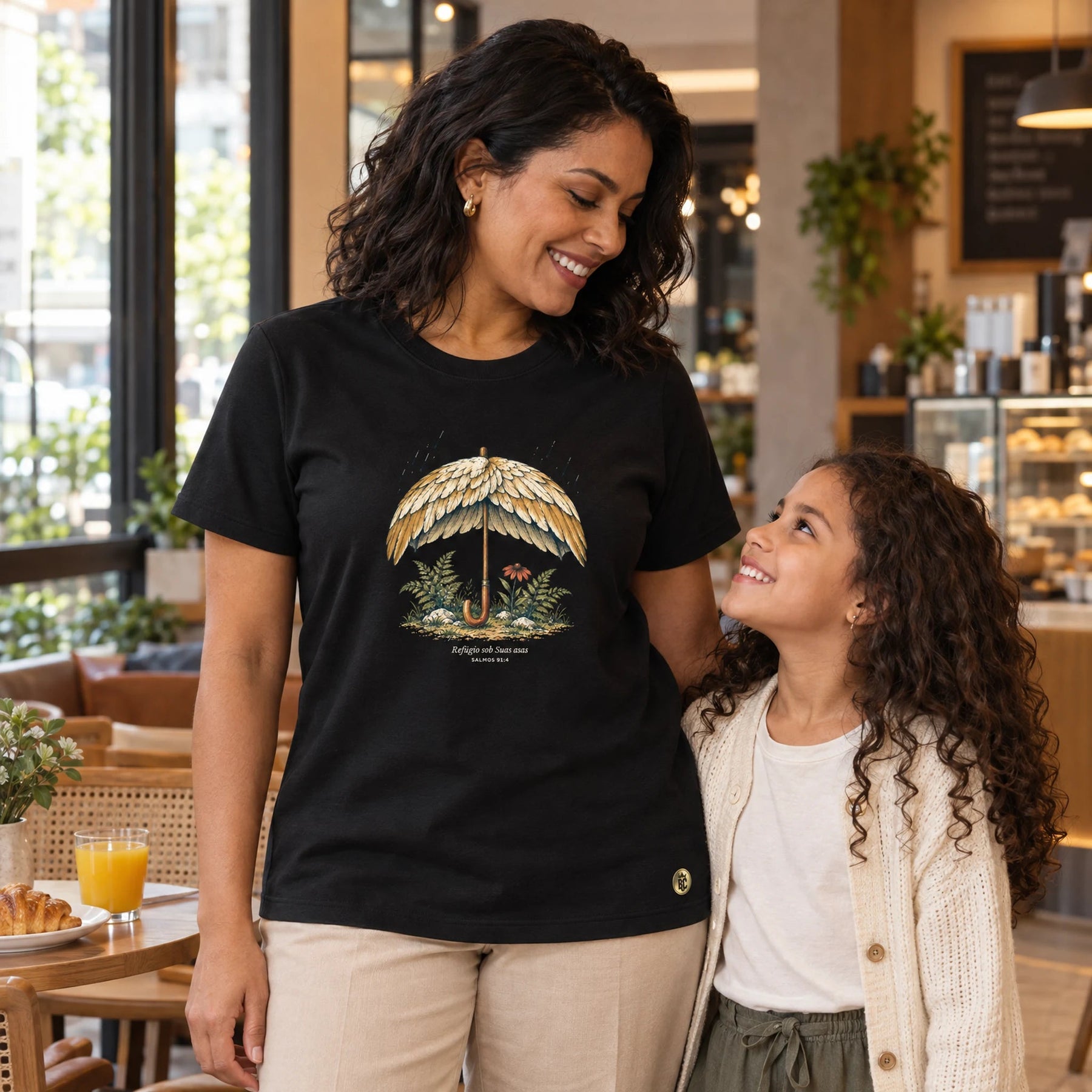 Camiseta Feminina Preta Refúgio sob Suas asas
