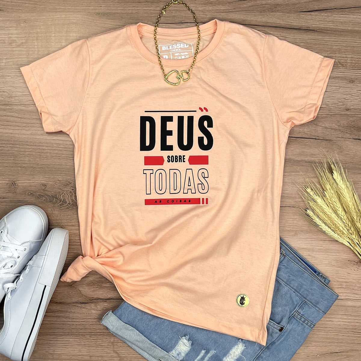 Camiseta Feminina Salmão Deus Sobre Todas As Coisas