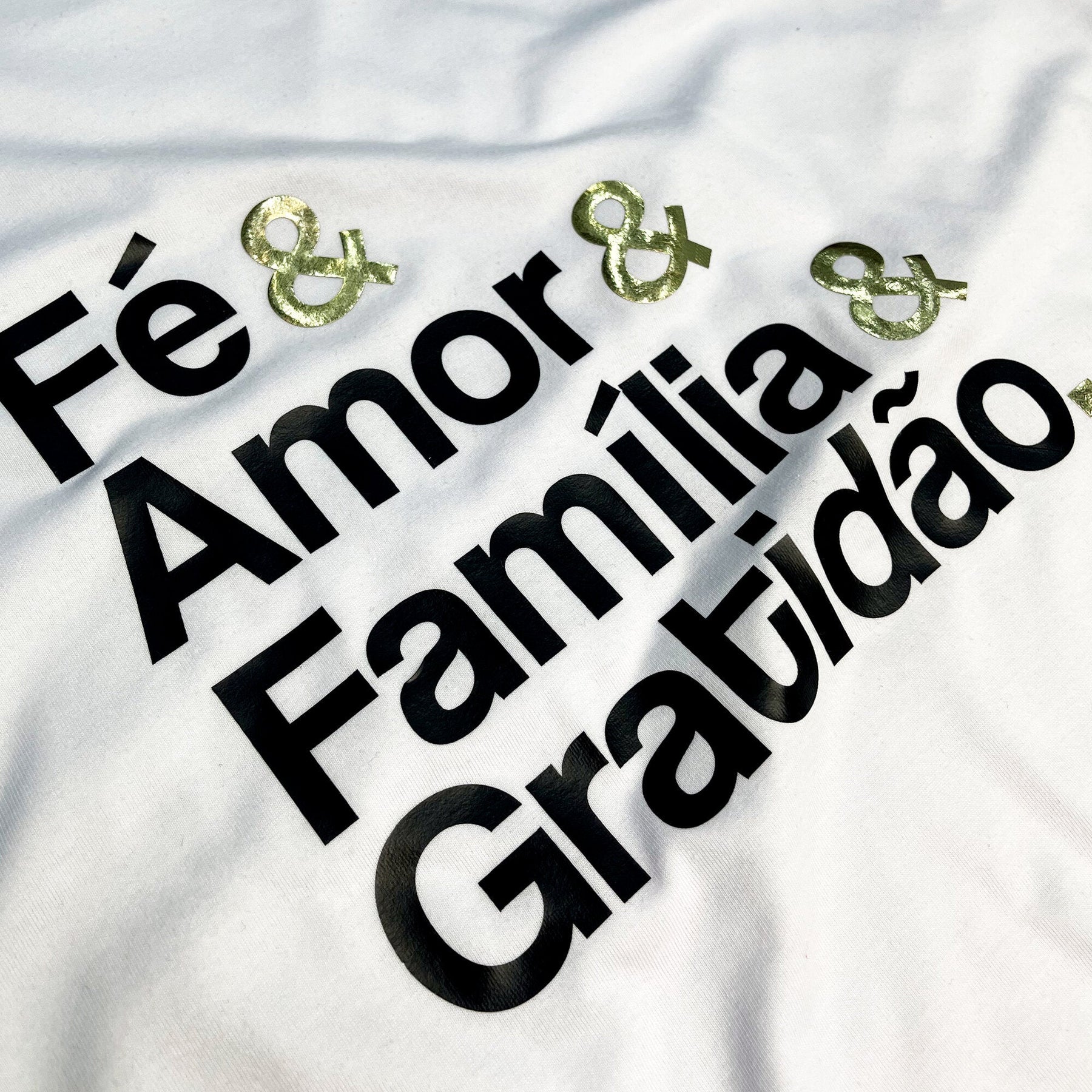 Camiseta Feminina Branca Fé & Amor Dourado