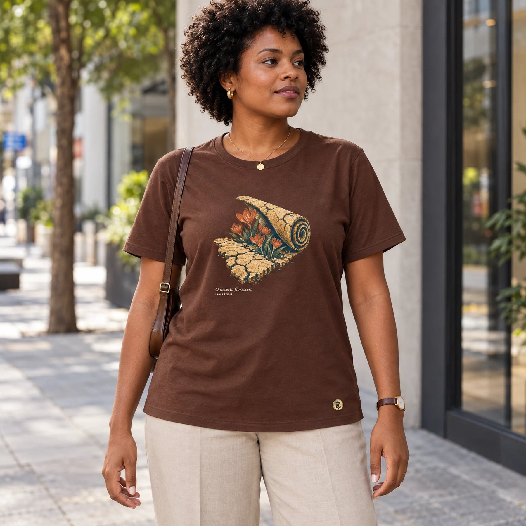 Camiseta Feminina Marrom O deserto florescerá