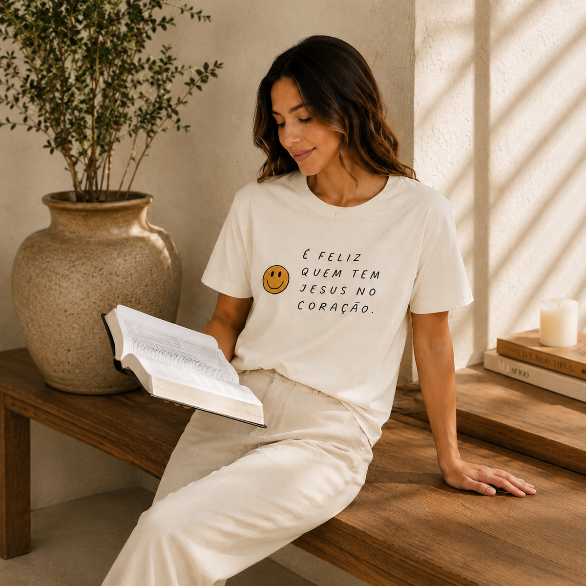 Camiseta Feminina Off White Jesus no Coração