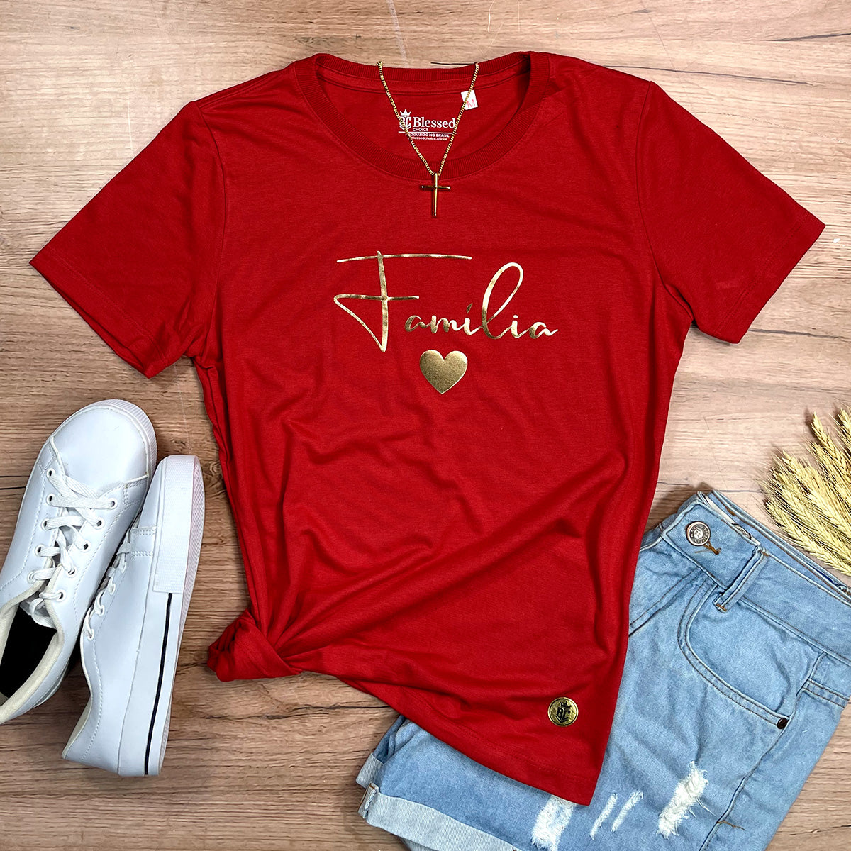 Camiseta Feminina Vermelha Família Coração Dourado