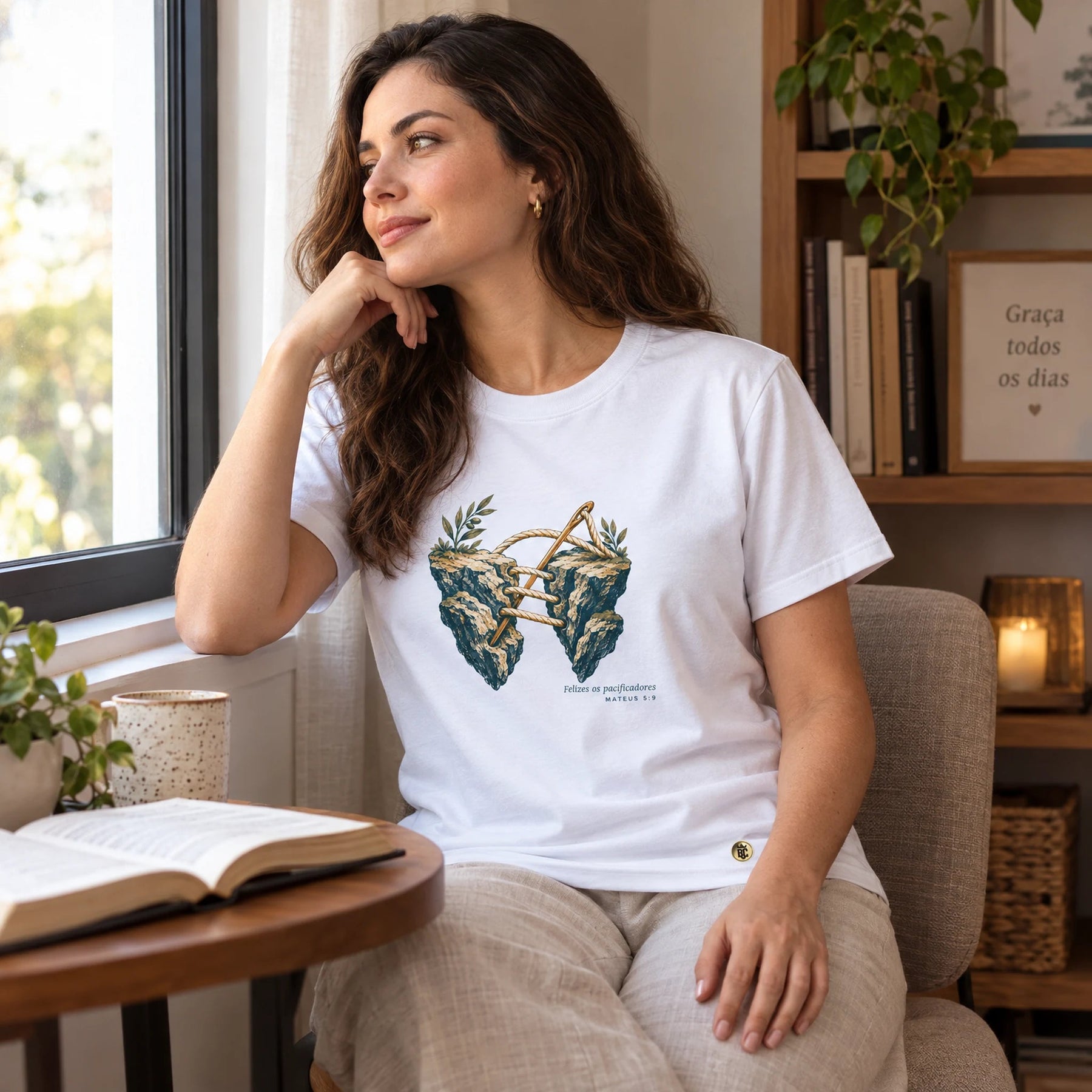 Camiseta Feminina Branca Felizes os pacificadores