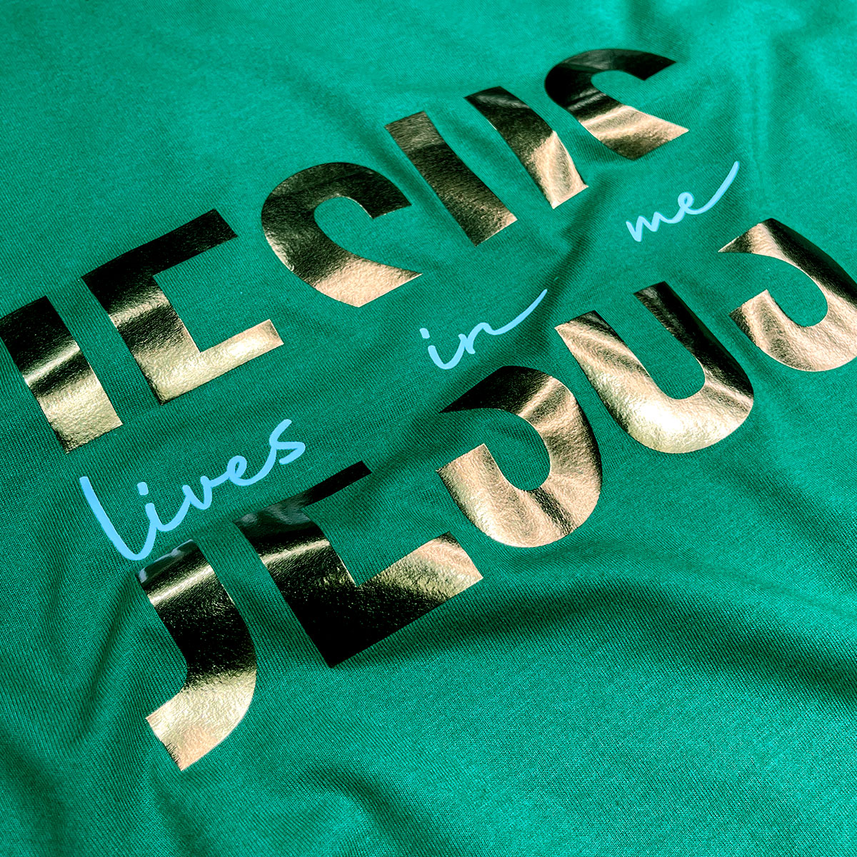 Camiseta Masculina Verde Jesus lives in me