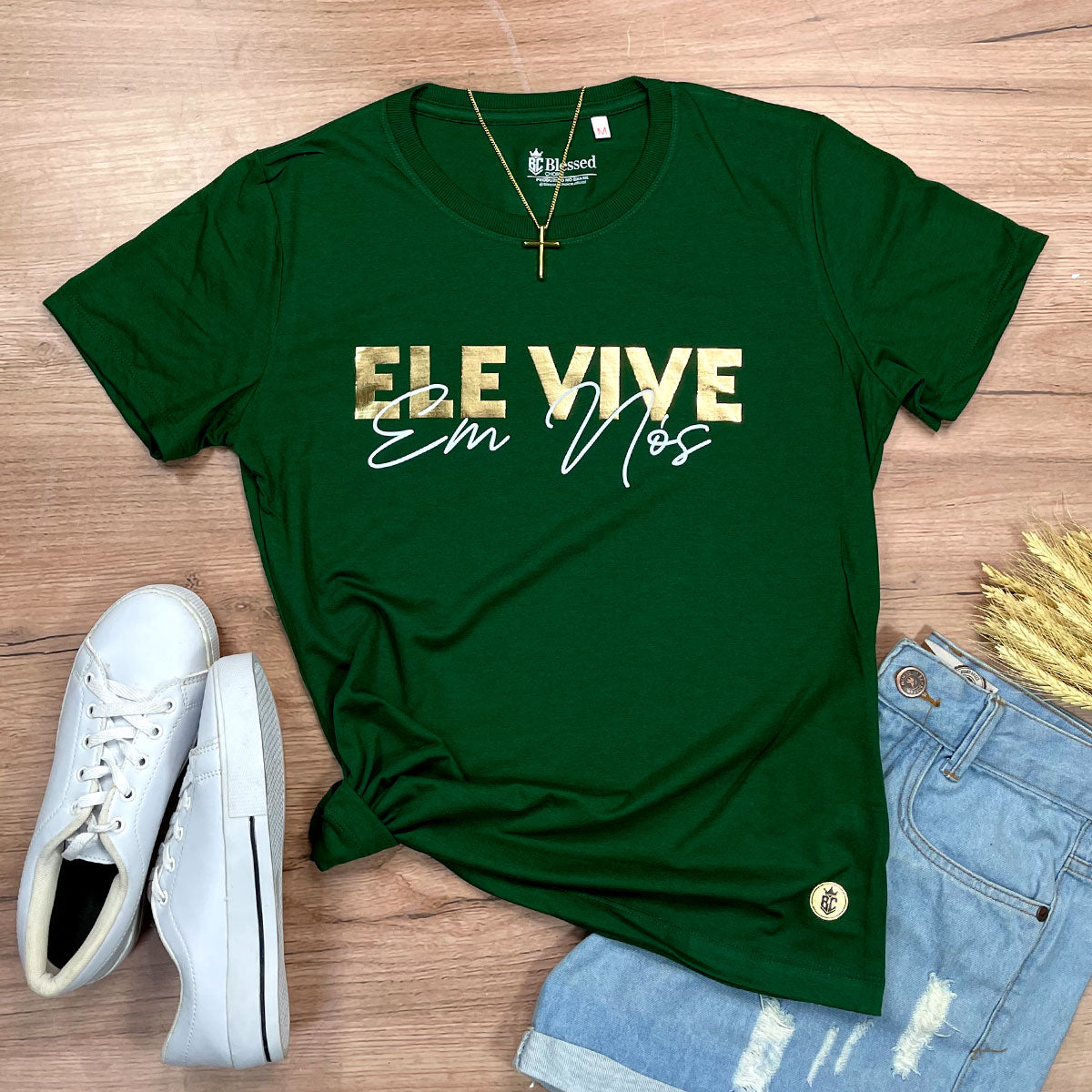 Camiseta Feminina Verde Ele vive Em Nós