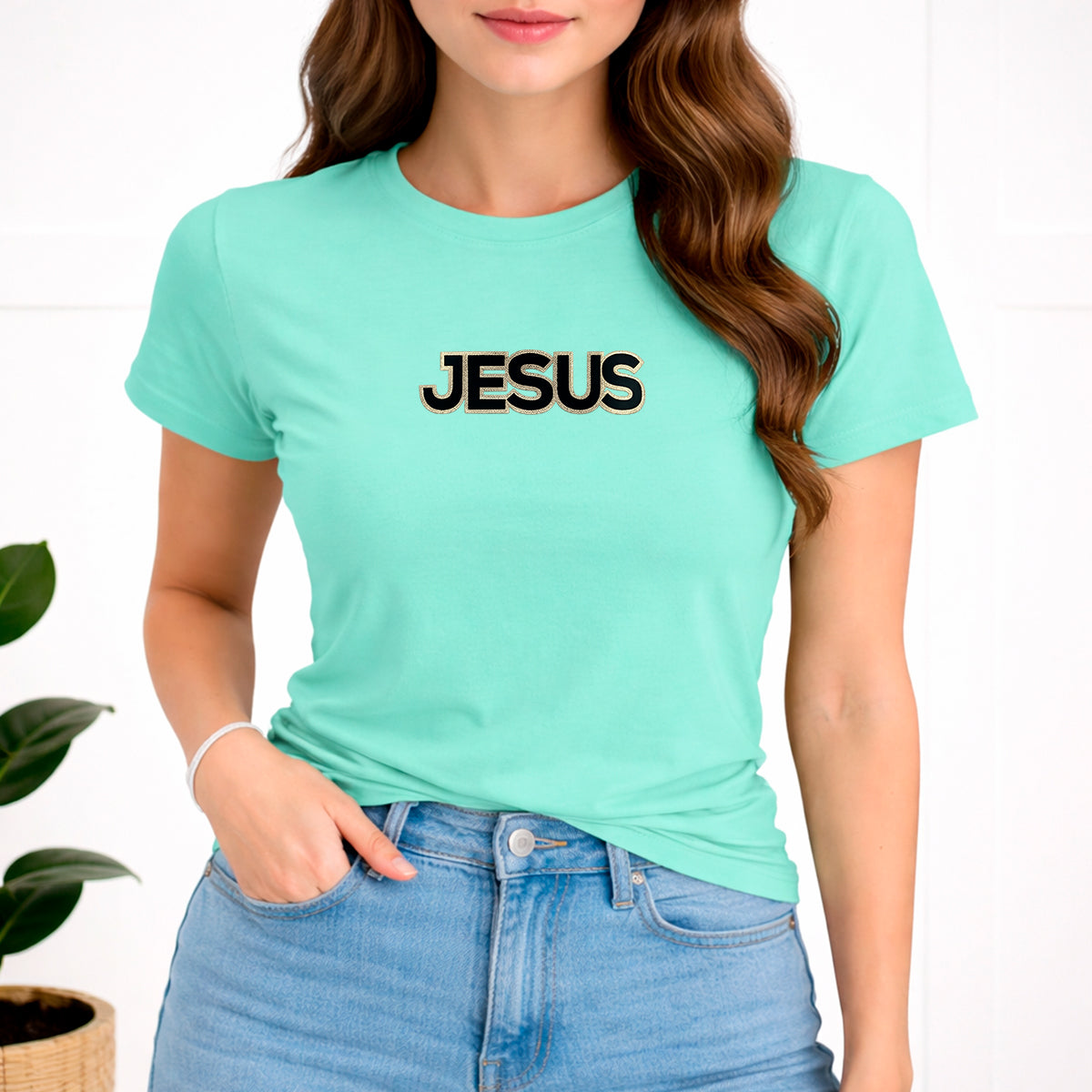 Camiseta Feminina Verde Menta Jesus Aplique Camaleão