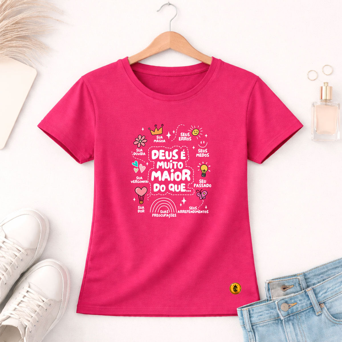 Camiseta Feminina  Pink  Deus é Muito Maior 