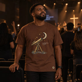 Camiseta Masculina Marrom Os céus declaram Sua glória