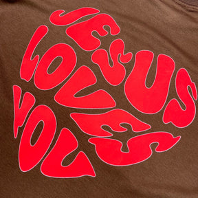 Oversized Marrom Full Coração Jesus Loves You