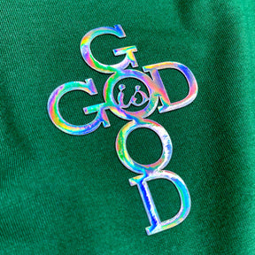 Camiseta Masculina Verde God Is Good Detalhe