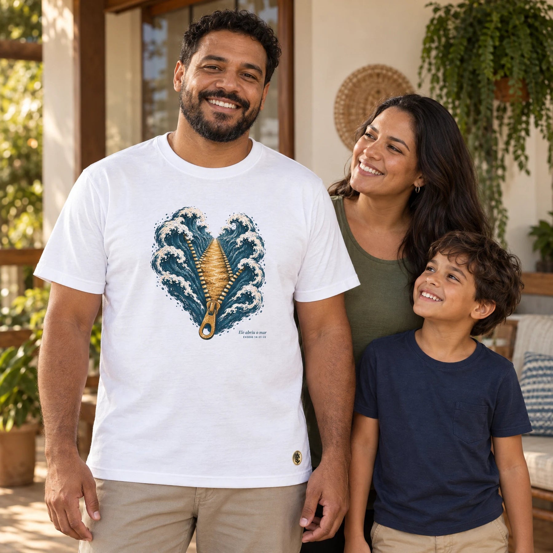 Camiseta Masculina Branca Ele abriu o mar