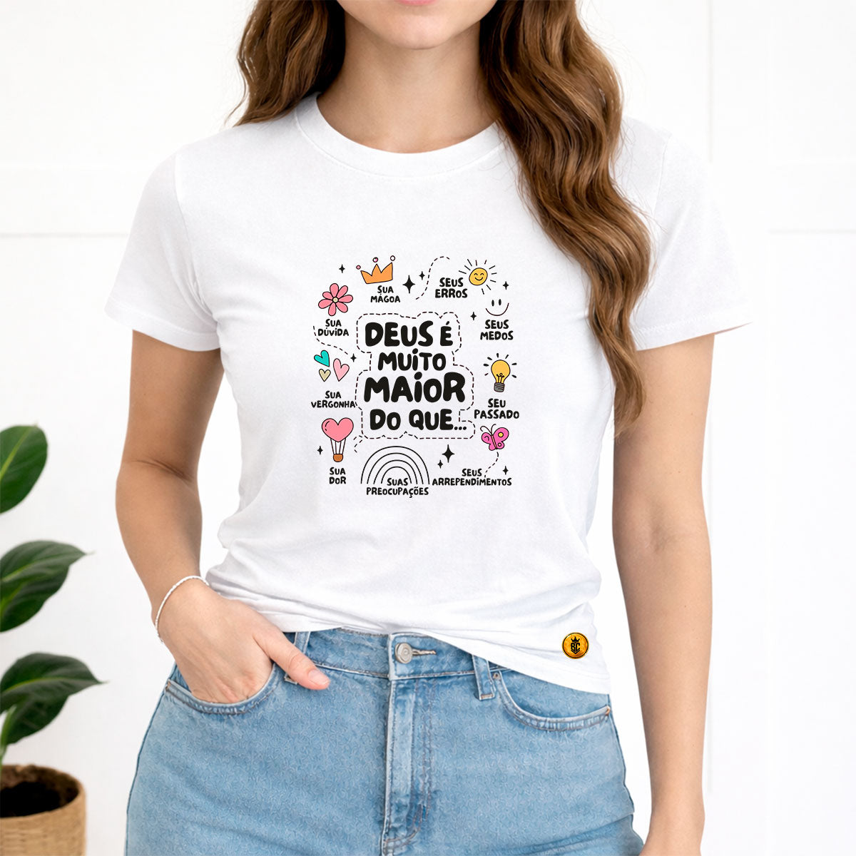 Camiseta Feminina  Branca Deus é Muito Maior 
