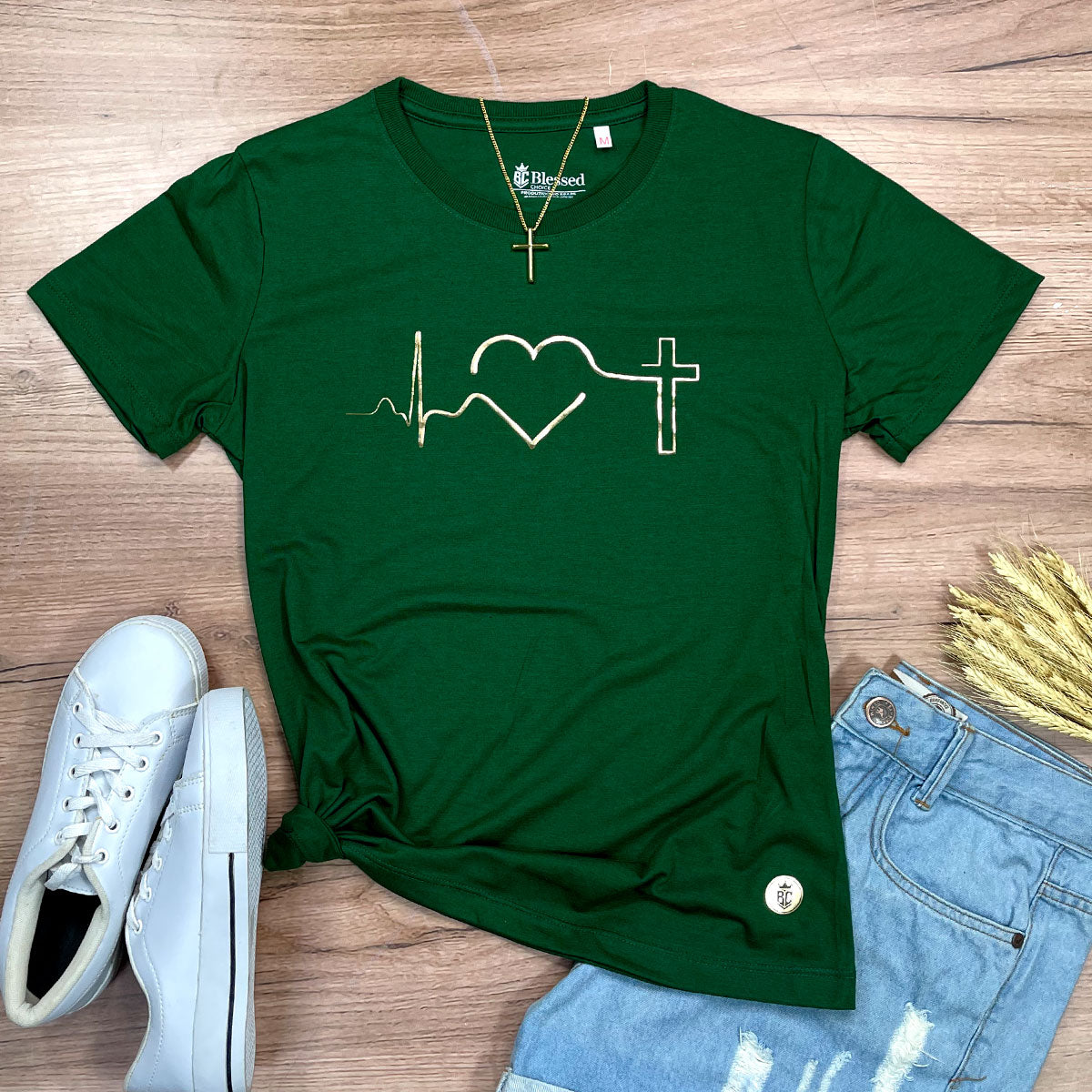 Camiseta Feminina Verde Batimento Coração Dourado