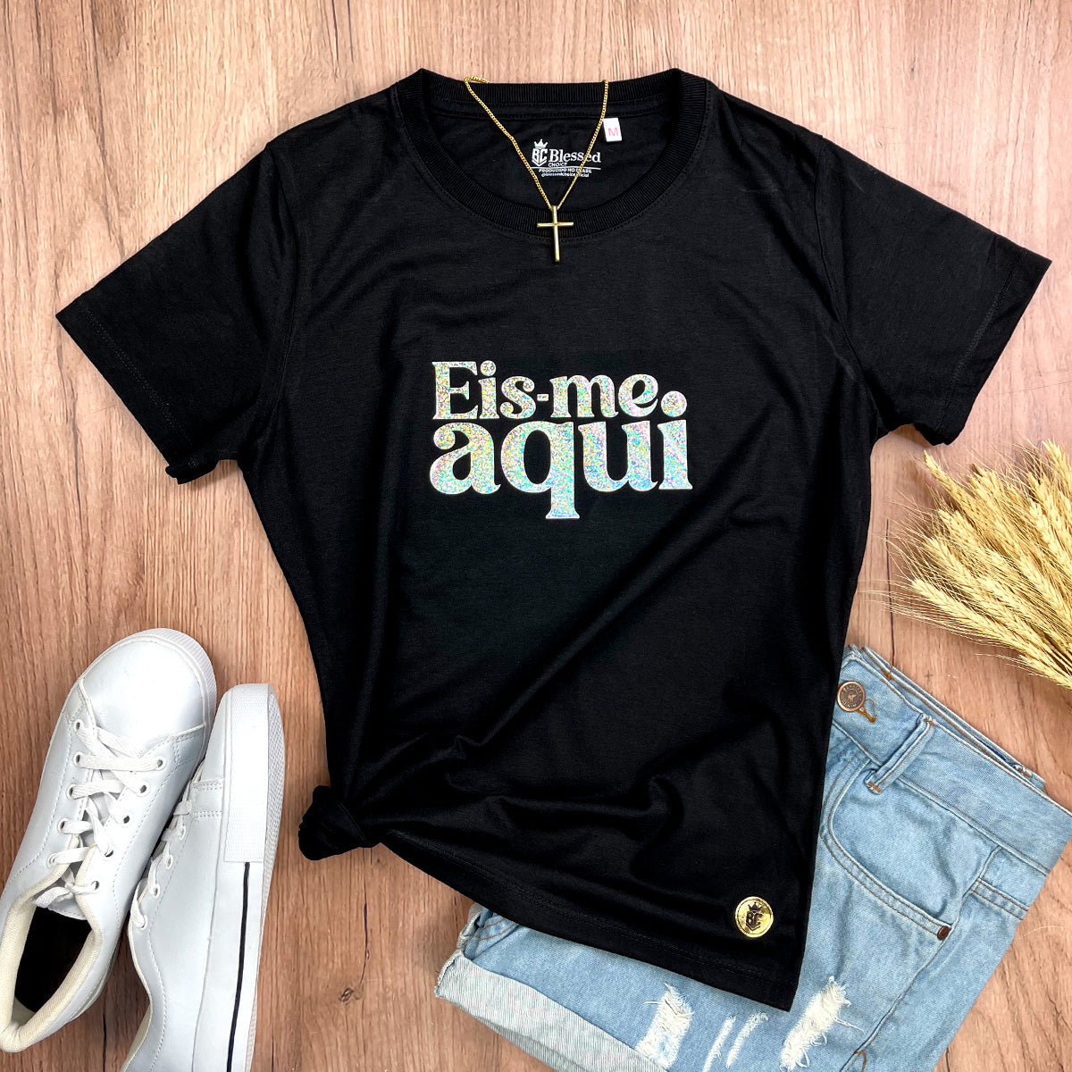 Camiseta Feminina Preta Eis-me Aqui Brilho