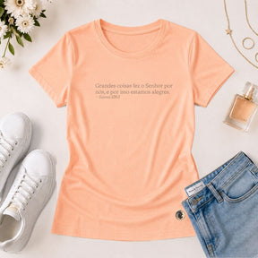 Camiseta Feminina Salmão Grandes Coisas Fez o Senhor