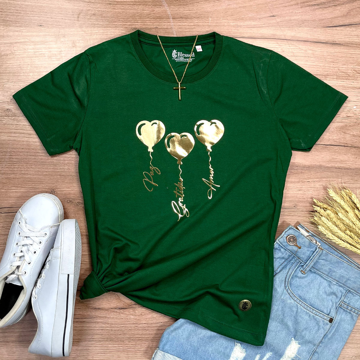 Camiseta Feminina Verde Coração Paz Amor Dourado