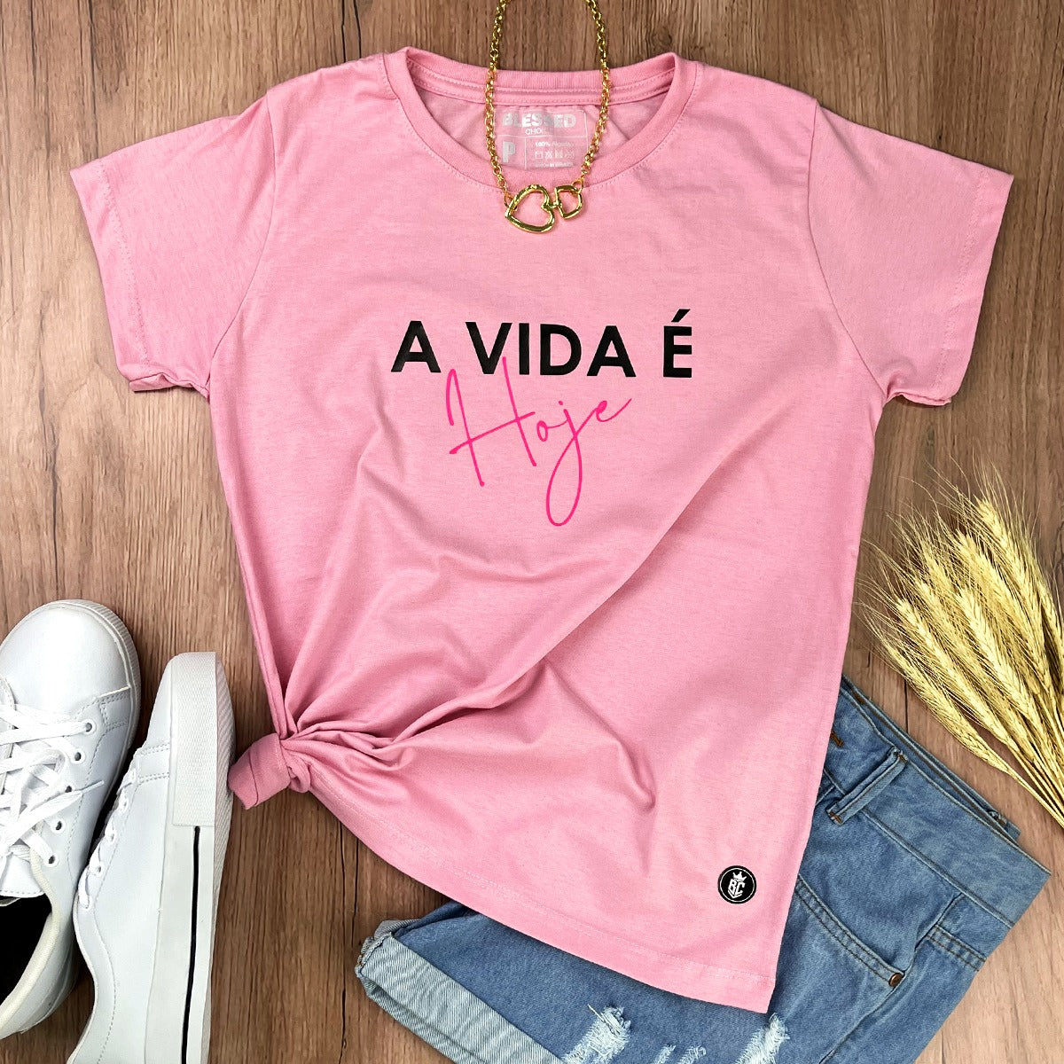 Camiseta Feminina Rosa A Vida É Hoje